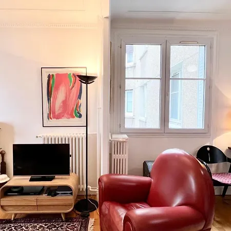 Appartement 116 - 15eme Elegant Pied-a-terre De 80m2