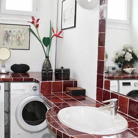 116 - 15eme Elegant Pied-a-terre De 80m2 *