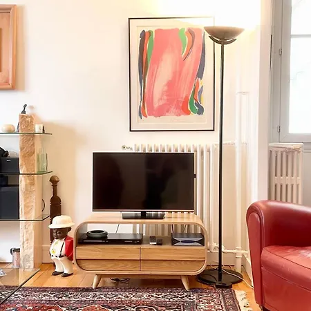 Appartement 116 - 15eme Elegant Pied-a-terre De 80m2