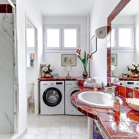 116 - 15eme Elegant Pied-a-terre De 80m2 *