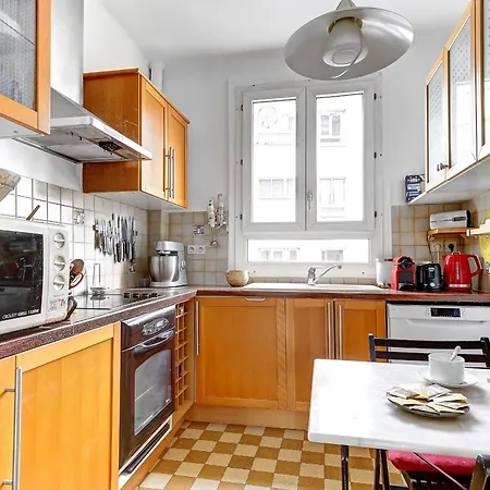 116 - 15eme Elegant Pied-a-terre De 80m2